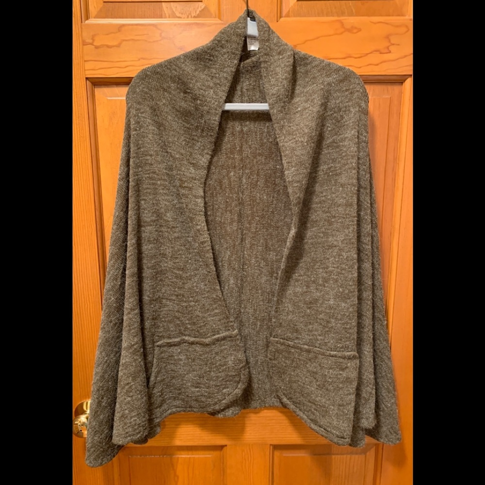 🔴NEW- 35 Below Performance Apparel Shawl/Wrap with Pockets